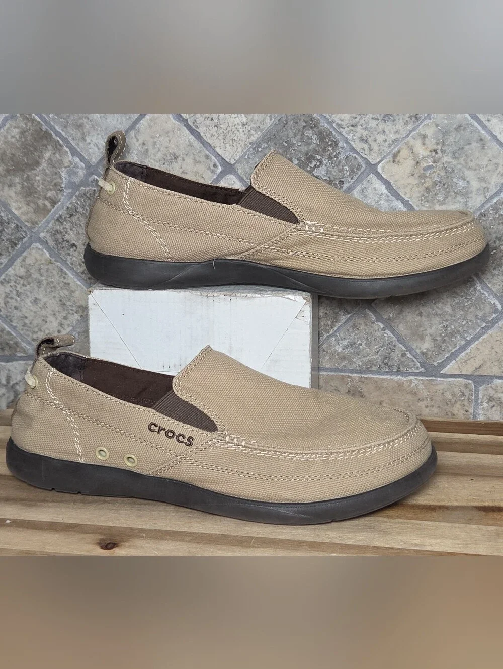 Crocs Vallu Men’s Slip-On Canvas Loafers in Tan Or Beige Size 10 M